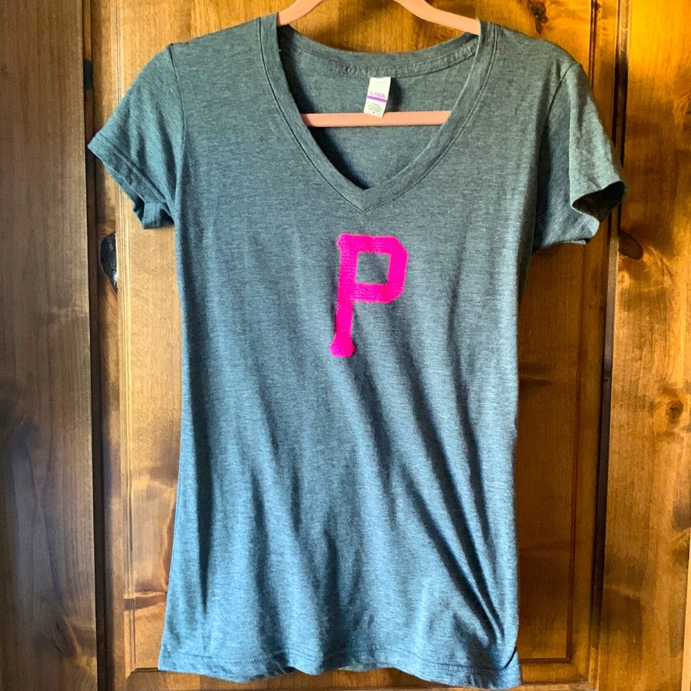 Womens Pittsburg Pirates Shirt - new without tags